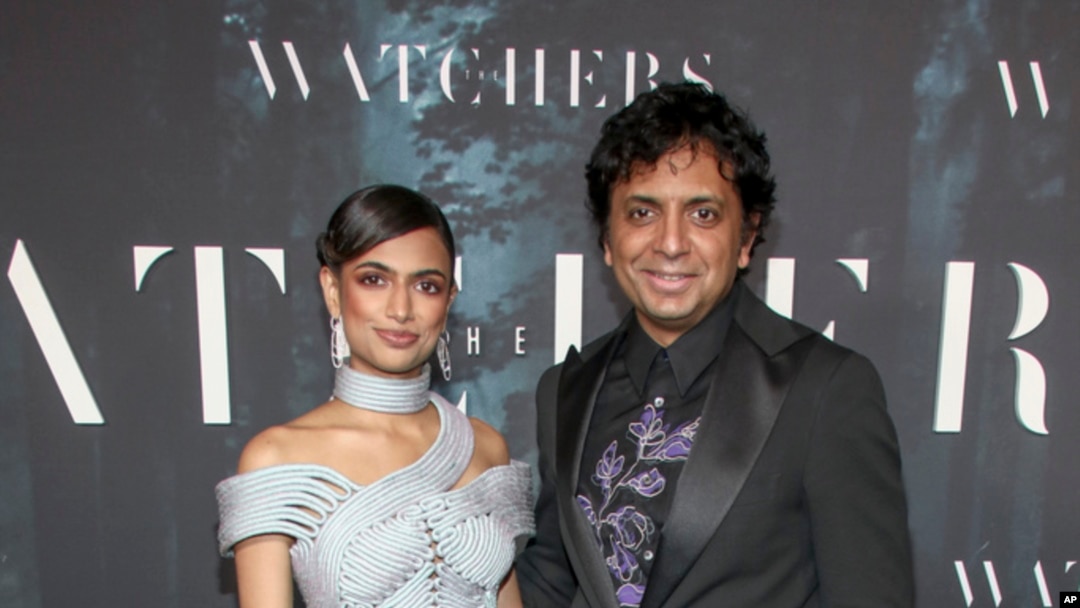 Sutradara Ishana Night Shyamalan dan produser M. Night Shyamalan di New York. (dok: Andy Kropa/Invision/AP)