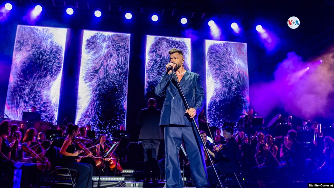 El cantante puertorriqueño asegura que en sus conciertos está mezclando los ritmos pop con sonidos mucho más clásicos.