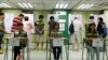 香港白色恐怖下年轻人心灰意冷，登记选民暴跌过半