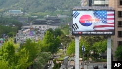 韩国首尔庆祝韩国与美国联盟70周年的招牌。(2023年4月26日）