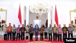 Presiden Joko Widodo menerima kunjungan pengurus baru PSSI di Istana Merdeka, Jakarta, 20 Februari 2023. (Twitter/Jokowi)