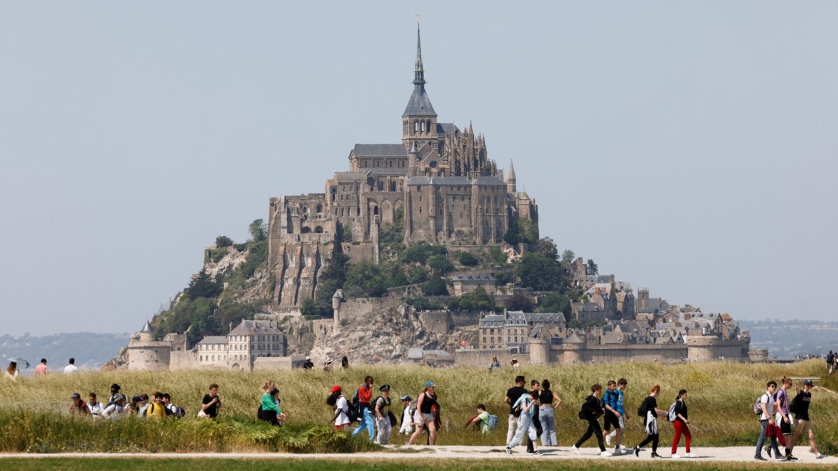 DAY TRIP TO MONT SAINT-MICHEL (NORMANDY, FRANCE) 