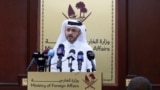 Juru bicara Kementerian Luar Negeri Qatar, Majed Al-Ansari dalam konferensi pers mingguan di Kementerian Luar Negeri di Doha, Qatar, 23 April 2024. (REUTERS/Imad Creidi)