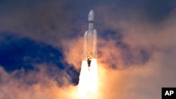 FILE - Indian spacecraft Chandrayaan-3, the word for 'moon craft' in Sanskrit, launches from the Satish Dhawan Space Centre in Sriharikota, India, July 14, 2023.