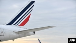 "Il n'y aura pas de vol Air France vendredi. Cela doit se faire de manière responsable et coordonnée", a déclaré un responsable malien.