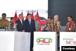Presiden Joko Widodo meresmikan pabrik baterai dan kendaraan listrik PT. Hyundai- LG Indonesia (HLI) Green Power, di Kabupaten Karawang, Jawa Barat, Rabu (3/7). (Biro Pers Sekretariat Presiden)