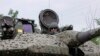 Ukrajinski vojnik na švedskom borbenom vozilu pješadije CV90 na svojim položajima u blizini Bahmuta, oblast Donjecka, Ukrajina, 25. juna 2023.
