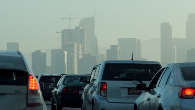 Casa Blanca anuncia medida para eliminar progresivamente los vehículos de gasolina