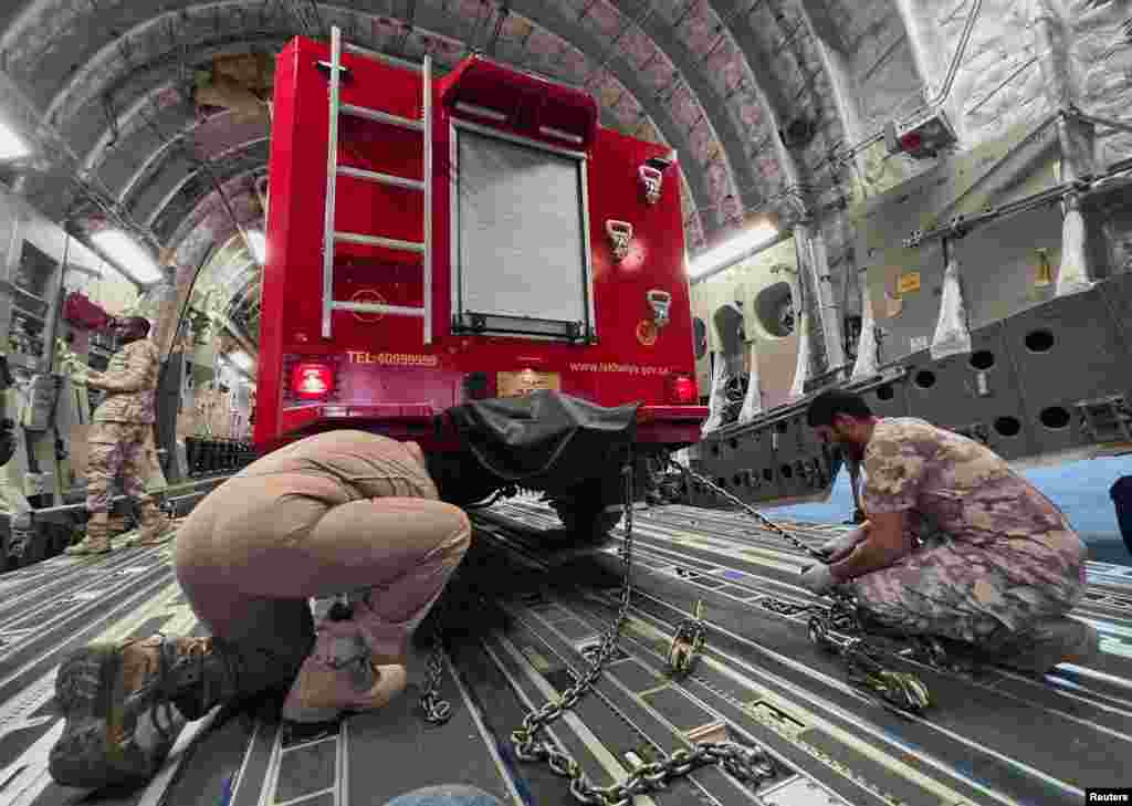 မိုရိုကို ငလျင်အတွက် ရှာဖွေကယ်ဆယ်ရေး ပစ္စည်းကိရိယာတွေကို ကာတာနိုင်ငံလေတပ်လေယာဉ်နဲ့ ပို့ဆောင်ပေးပါတယ်။