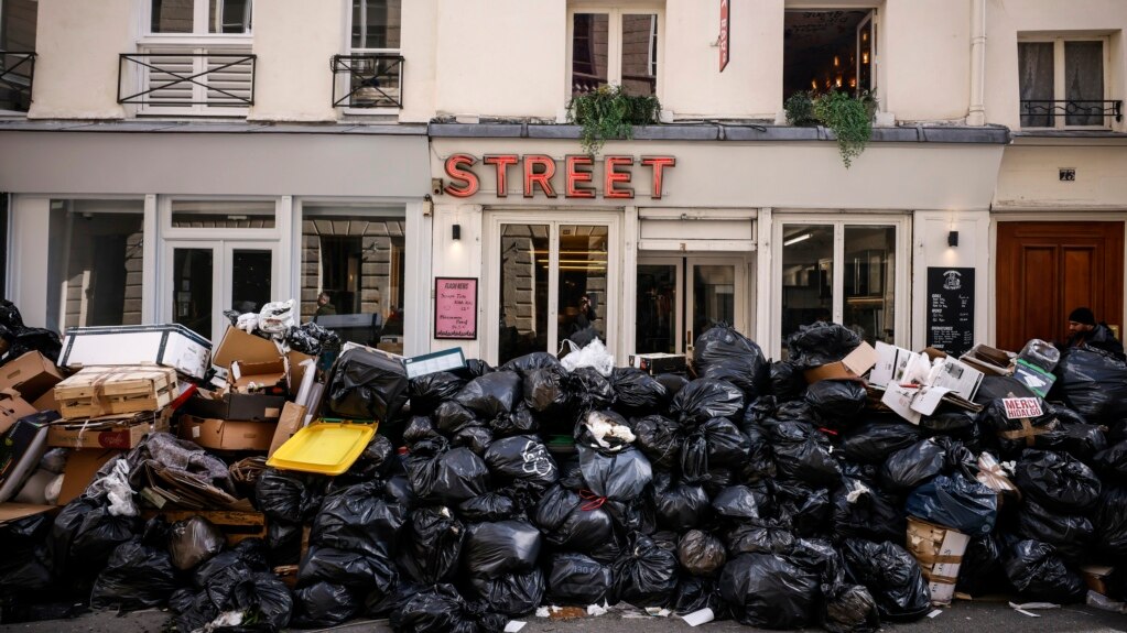 Mountains of Waste in Paris as Strike Continues