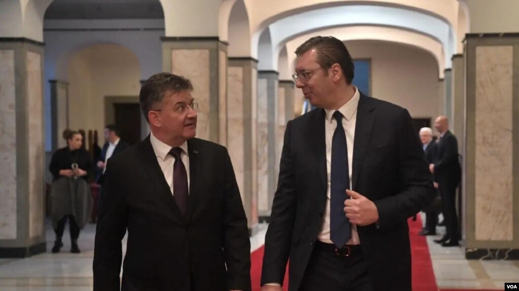 Lajçak takohet me Presidentin serb Vuçiç në Beograd