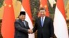 Presiden China Xi Jinping dan Presiden terpilih Prabowo Subianto berjabat tangan dalam pertemuan di Beijing, pada 1 April 2024. (Foto: China Daily via Reuters)