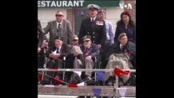 二战老兵在诺曼底登陆纪念活动上高唱“友谊地久天长” 