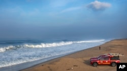 Vista de Manhattan Beach con el avance de una tormentahacia las costas de la localidad en California, EEUU, el jueves 28 de diciembre de 2023.