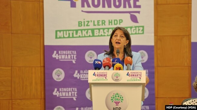 Milletvekili Pervin Buldan eş genel başkanlık görevini devretti.