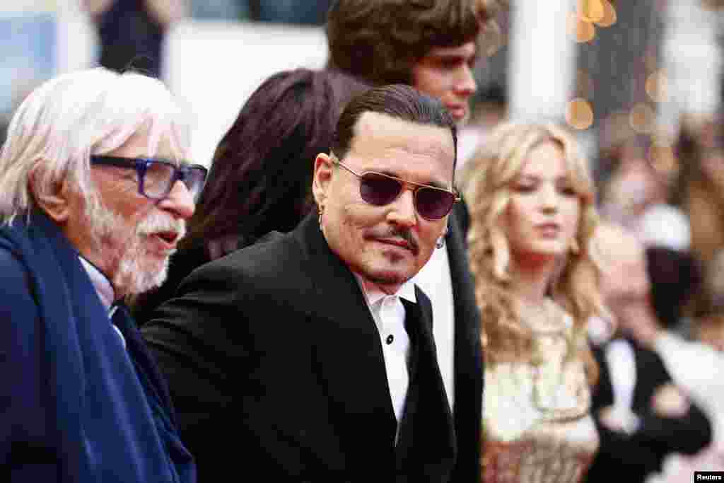 اداکار جانی ڈیپ نے فلم&nbsp;'جین ڈی باری' میں ایک بادشاہ کا کردار ادا کیا ہے۔