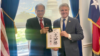 美国国会众议院外交事务委员会主席迈克·麦考尔众议员(右)与台湾立法院院长游锡堃会面。(2023年5月17日，麦考尔众议员办公室提供)
