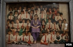 This group photo of a teacher and schoolchildren at Rupa Devi Sharda Peeth school was taken in 1991 in Srinigar, Indian-administered Kashmir. (VOA/Wasim Nabi)