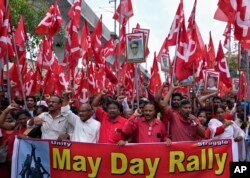 Anggota Serikat Pekerja Pusat India (CITU) berunjuk rasa untuk memperingati May Day di Hyderabad, India, Senin, 1 Mei 2023. (Foto: AP Photo/Mahesh Kumar A)