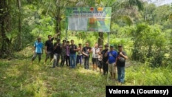 Wilayah hutan adat diberi batas yang jelas dan dijaga bersama di bawah tokoh adat bergelar Temenggung.(Foto: Courtesy/Valens A)