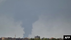 Smoke billows in Khartoum amid ongoing fighting between the forces of two rival generals in Sudan, on May 10, 2023.