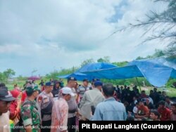 Sekitar 170 orang etnis Rohingya mendarat di perairan Kwala Besar, Kabupaten Langkat, Sumatra Utara. (Courtesy: Plt Bupati Langkat)