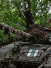 Ukrainian servicemen of the 65th brigade prepare their tank for the next operation to defend their positions at the frontline in Zaporizhzhia region, Ukraine, April 18, 2024. 