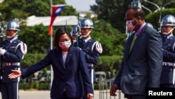 台湾总统蔡英文2022年10月欢迎斯威士兰国王姆斯瓦蒂三世（King Mswati III）到访。（路透社）