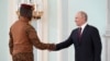 Depuis son arrivée au pouvoir, Ibrahim Traoré ne cache pas vouloir rapprocher le Burkina Faso de la Russie de Vladimir Poutine.