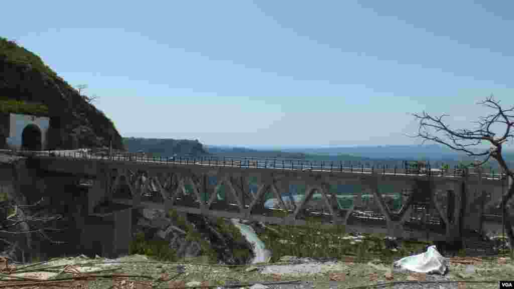 A railway bridge near the Reasi station for the Udhampur-Srinagar-Baramulla Rail Line in Kashmir. (Bilal Hussain/VOA)