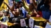 Estudiantes de la oposición de Venezuela participan en una manifestación para exigir sus derechos políticos ante el Consejo Nacional Electoral durante el día internacional de la Juventud, en Caracas, Venezuela, 12 de febrero de 2023. 