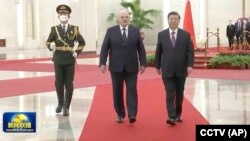 中国领导人习近平在北京人大会堂为到访的白俄罗斯总统卢卡申科举行欢迎仪式。（2023年3月1日）