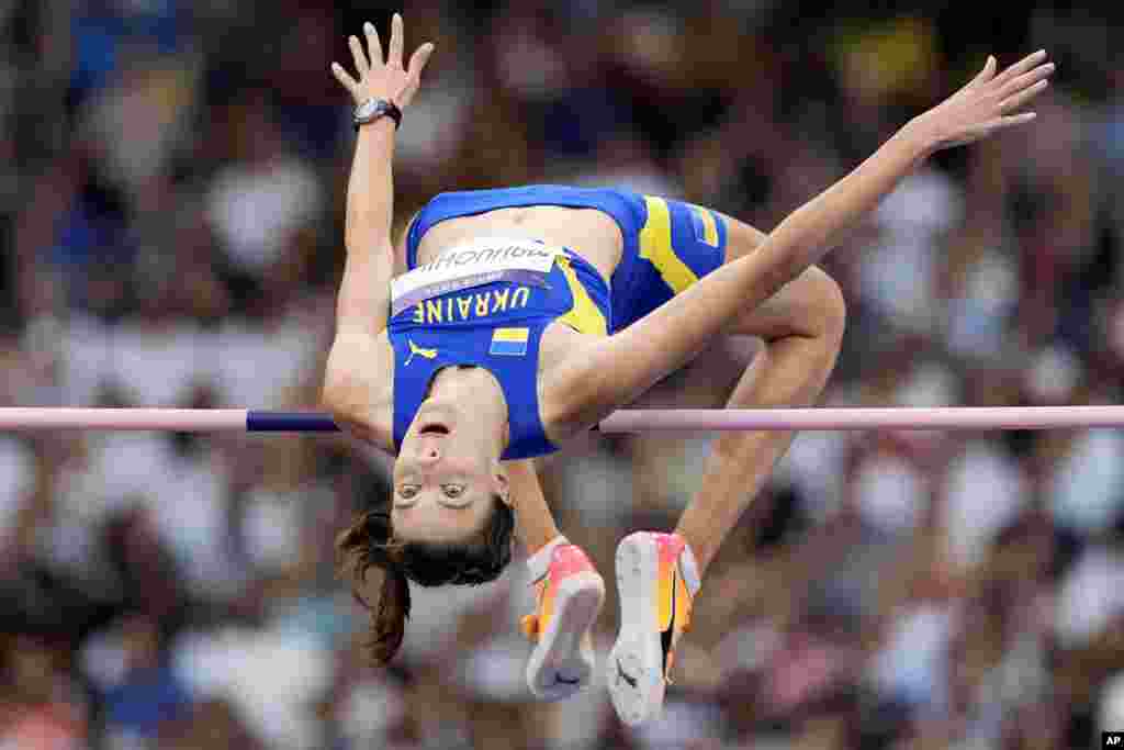 Yaroslava Mahuchikh, quien dejó su casa debido a la guerra con Rusia, obtuvo el primer oro individual de Ucrania en salto de altura femenino en los Juegos Olímpicos de París el domingo 4 de agosto.&nbsp;