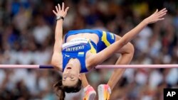 En Fotos | Ucranianos dedican sus medallas olímpicas a su país y a sus defensores en el campo de batalla