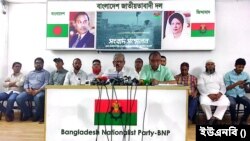বিএনপি চেয়ারপারসনের গুলশান কার্যালয়ে এক সংবাদ সম্মেলনে বিএনপি মহাসচিব মির্জা ফখরুল।