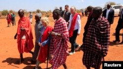 美國第一夫人吉爾·拜登2023年2月26日訪問面臨乾旱和飢餓危機的肯尼亞村莊洛斯特蒂。