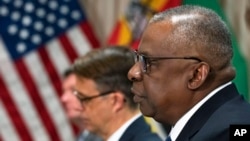 Міністр оборони США Ллойд Остін на зустрічі з президентом Мозамбіку Філіпе Н'юсі в Вашингтоні, вересень 2023 року