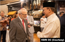 Kedutaan Besar Republik Indonesia (KBRI) mengadakan acara buka puasa bersama lintas agama (interfaith iftar) di di Washington DC, Kamis (13/4) malam. Berbagai tokoh agama turut diundang. (Foto: Courtesy/KBRI DC)