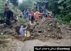 وضعیت جاده روستای «نارنج پره» پس از گذشت سال‌ها از رانش زمین در این منطقه در شمال ایران