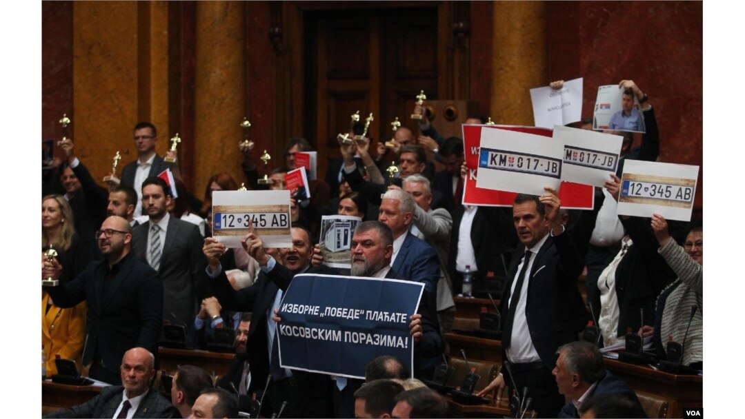 Protest poslanika opozicije na konstitutivnoj sednici Skupštine Srbije 