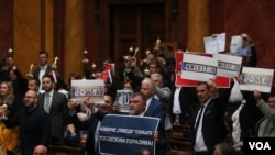 Protest poslanika opozicije na konstitutivnoj sednici Skupštine Srbije 