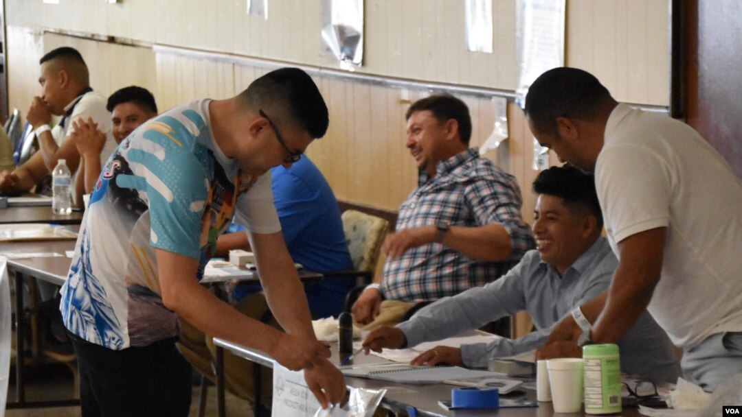 Guatemaltecos en EEUU votan