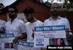 Scores of supporters from the Aam Aadmi Party gathered at the press enclave in Srinagar, India-administered Kashmir, to demand answers regarding the whereabouts of 9,754 missing women from Jammu and Kashmir. (Wasim Nabi/VOA)