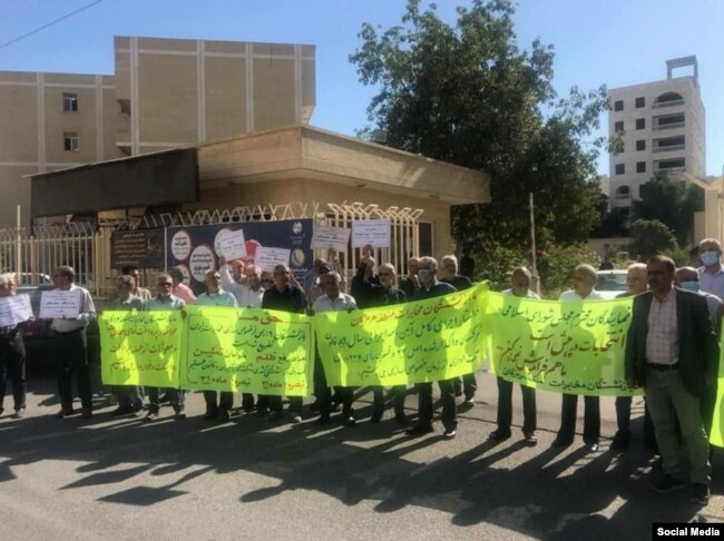 تجمع اعتراضی بازنشستگان مخابرات در استان هرمزگان. دوشنبه ۲۷ آذر ۱۴۰۲