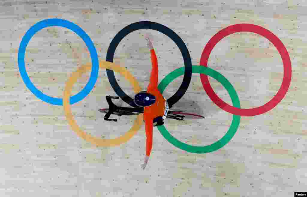 Harrie Lavreysen of Netherlands celebrates after winning gold in the men&#39;s keirin final track cycling event during the Paris 2024 Olympics in Montigny-le-Bretonneux, France.