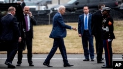Predsjednk Biden odlazi iz Walter Reed nacionalni vojno.medicinski centar u Betezdi, u Marylandu, 16. februara 2023.