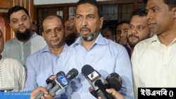 সাংবাদিকদের সাথে কথা বলছেন বিএসবিআরএ'র সভাপতি আবু তাহের। শনিবার, ১৮ মার্চ, ২০২৩। 