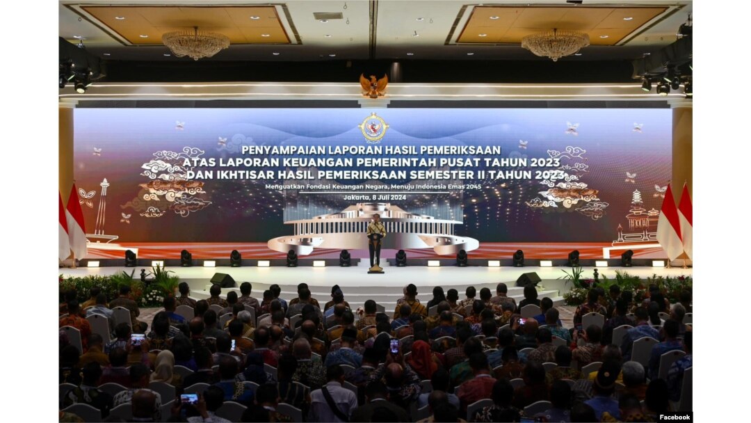 Presiden Joko Widodo memberikan sambutan pada acara Penyampaian Laporan Hasil Pemeriksaan atas Laporan Keuangan Pemerintah Pusat (LKPP) 2023, 8 Juli 2024. (Facebook/smindrawati)