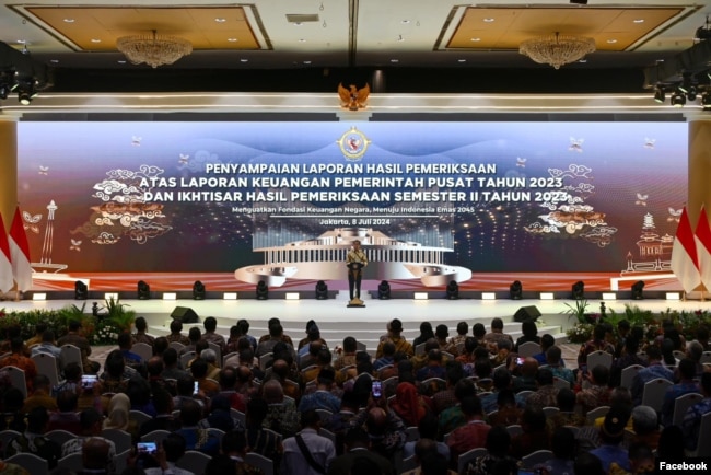 Presiden Joko Widodo memberikan sambutan pada acara Penyampaian Laporan Hasil Pemeriksaan atas Laporan Keuangan Pemerintah Pusat (LKPP) 2023, 8 Juli 2024. (Facebook/smindrawati)