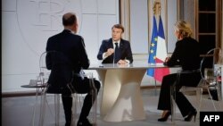 Еммануель Макрон під час інтерв’ю французьким телеканалам TF-1 і France- 2 14 березня 20224 р.